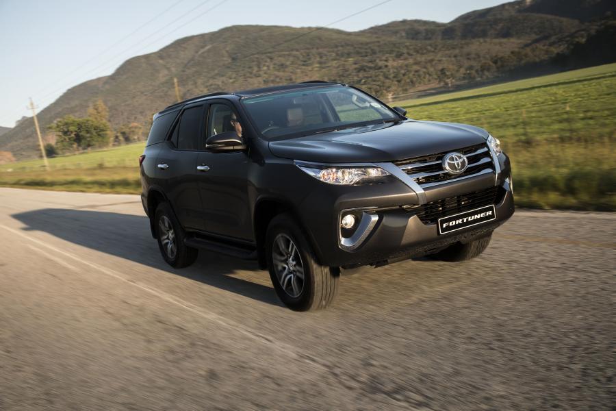  Toyota Fortuner (AN160) 2016 года  (ZA) (фото 1 из 40)